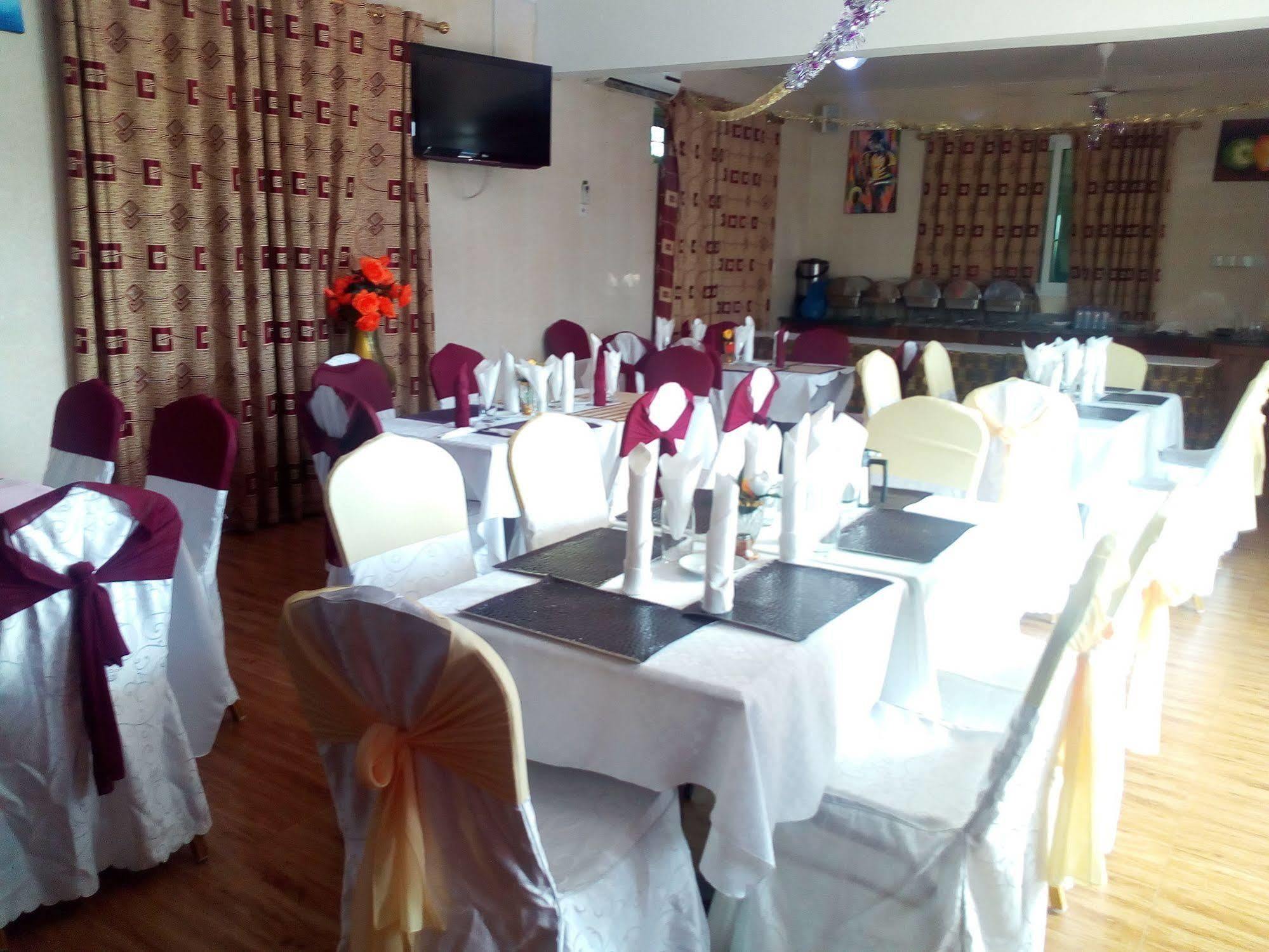 Grand Star Hotel North Legon Екстер'єр фото