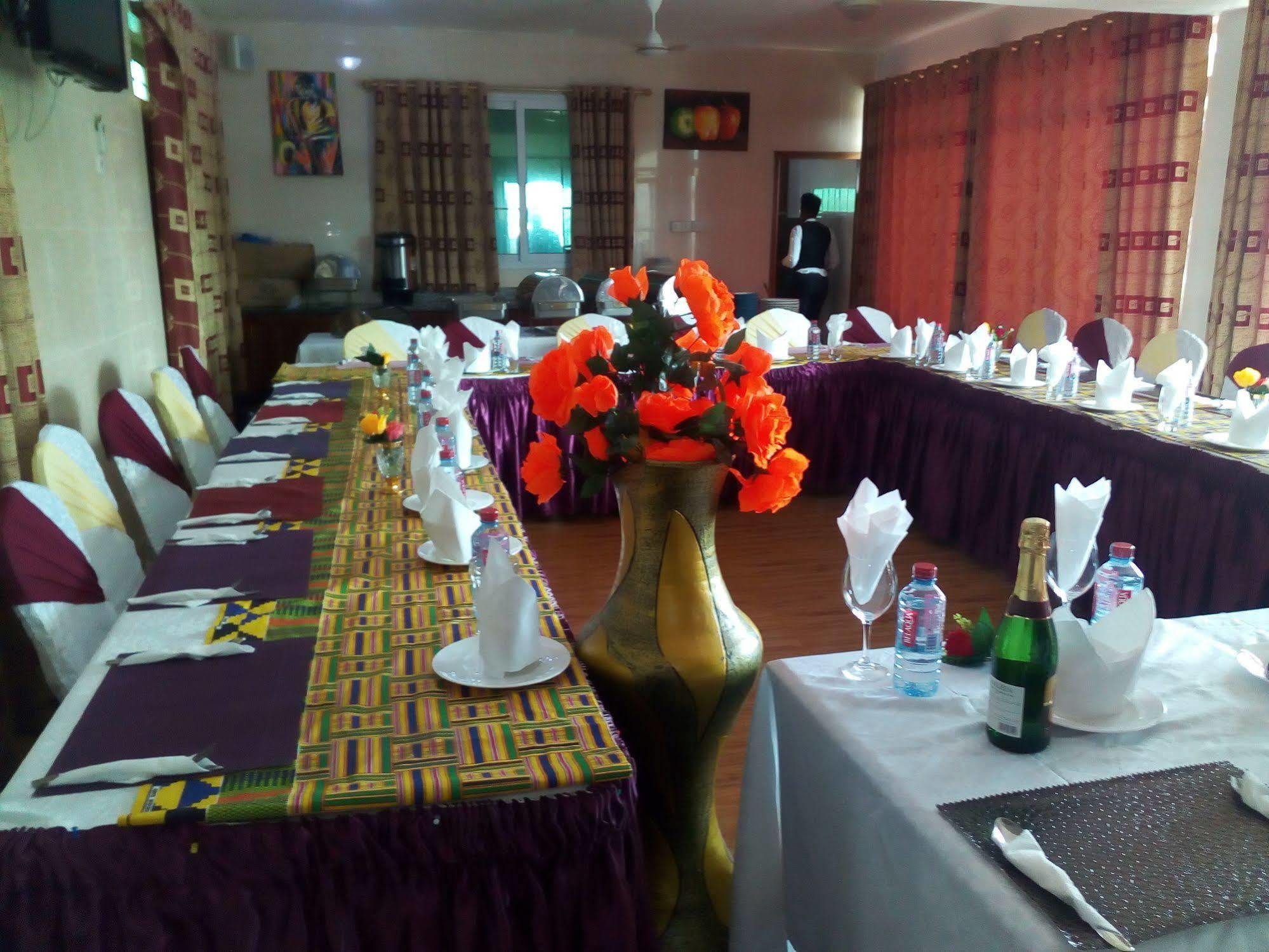 Grand Star Hotel North Legon Екстер'єр фото