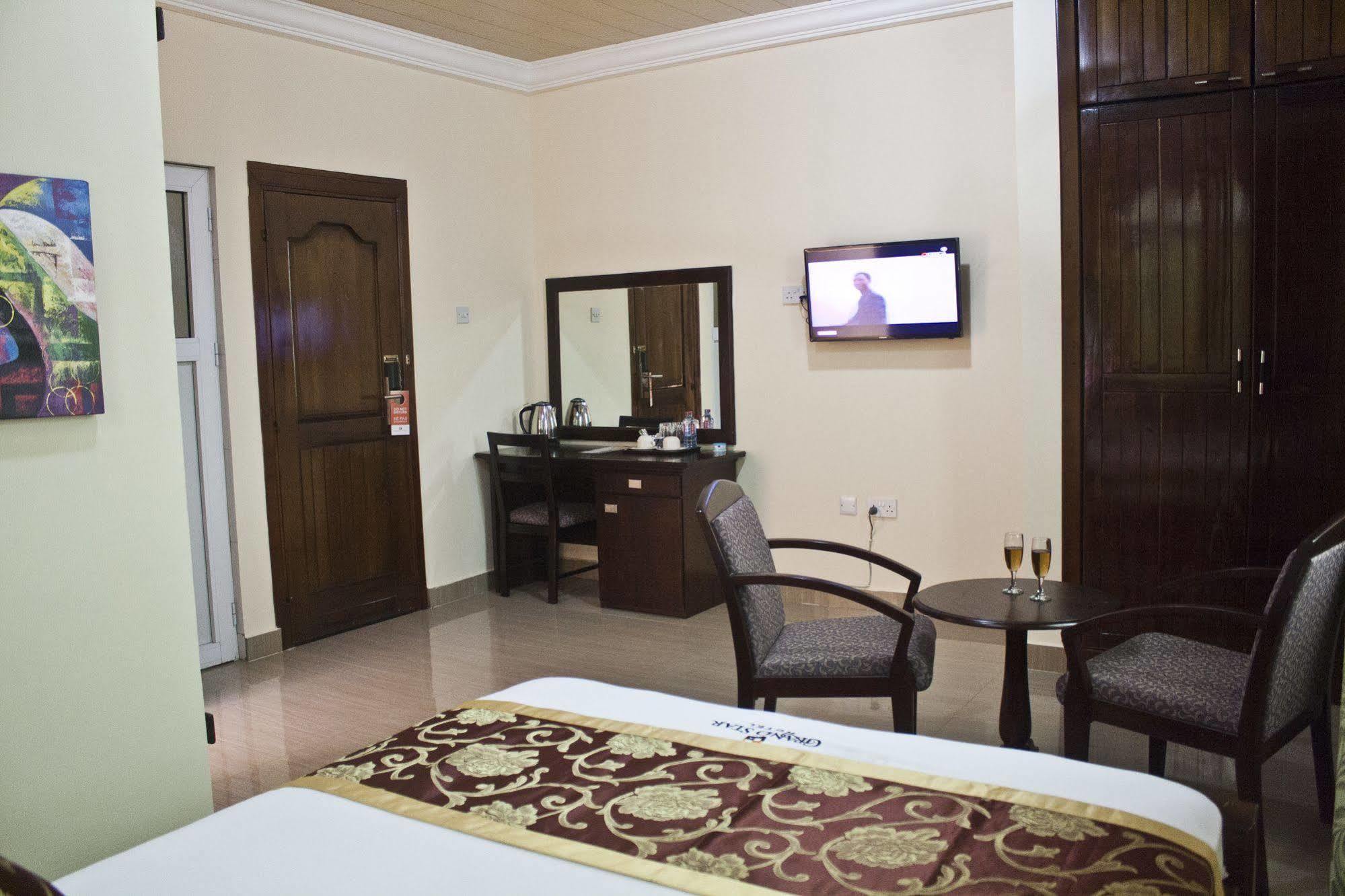 Grand Star Hotel North Legon Екстер'єр фото